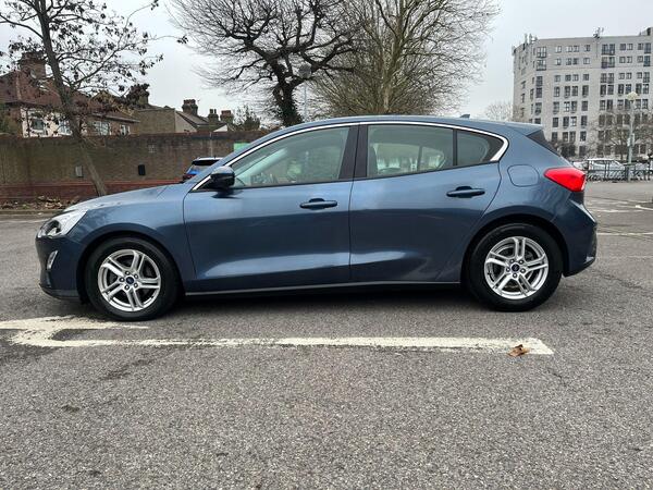 Ford Focus view 4