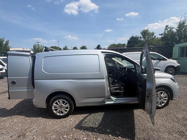 2023 Volkswagen Caddy 2.0 TDI C20 Commerce Pro DSG SWB Euro 6 (s/s) 5dr