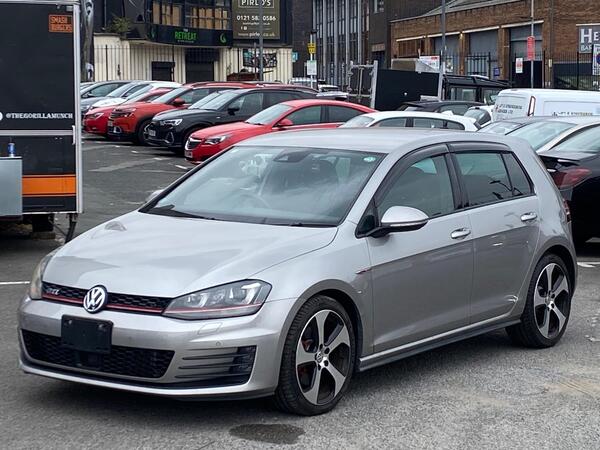 Volkswagen Golf view 4