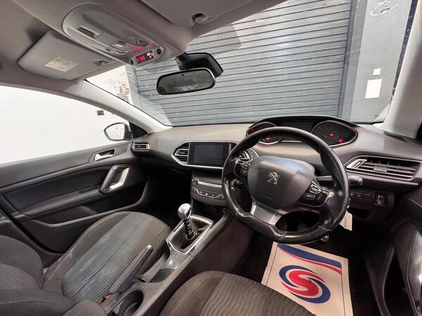 Peugeot 308 view 6