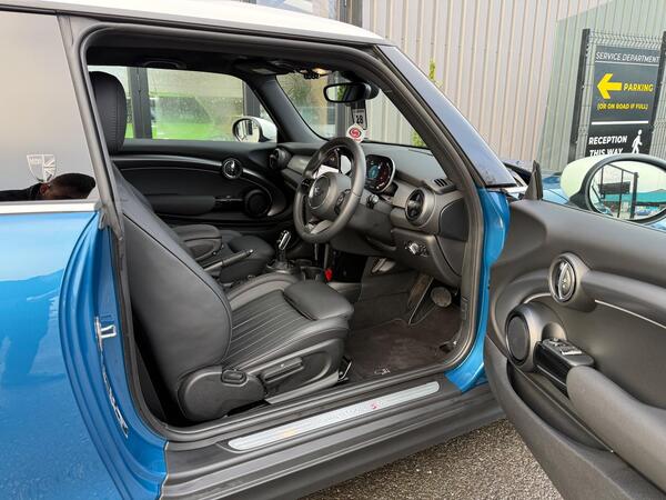 Mini Hatch view 4