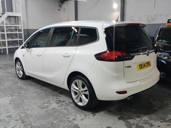 Vauxhall Zafira Tourer view 7