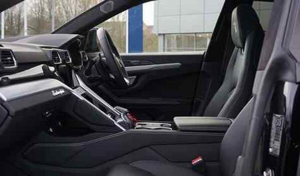 Lamborghini Urus view 4