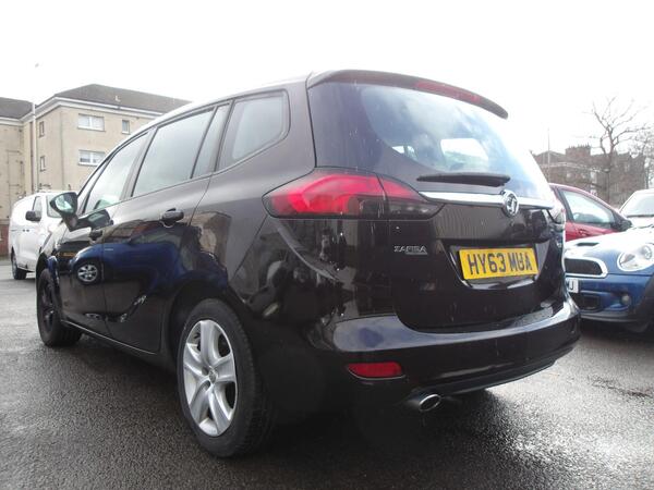 Vauxhall Zafira Tourer view 4