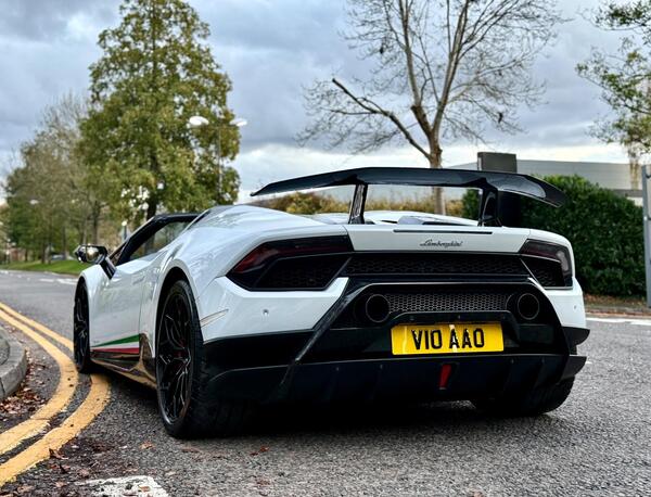 Lamborghini Huracan view 7