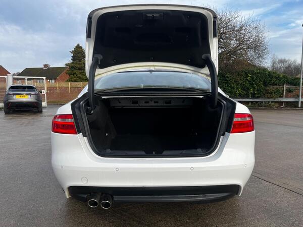 Jaguar Xe view 6