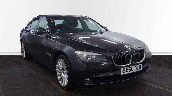 BMW 7 Series view 4