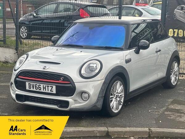Mini Hatch view 3