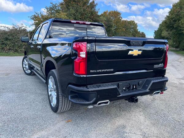 Chevrolet Silverado view 5