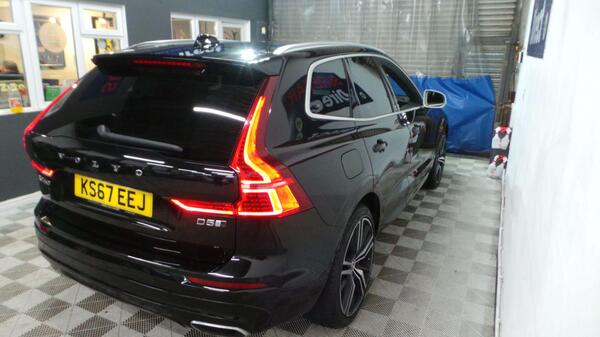 Volvo XC60 view 3