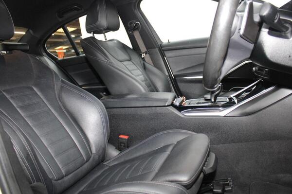 BMW 3 Series view 5