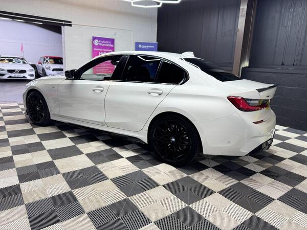 BMW 3 Series view 5