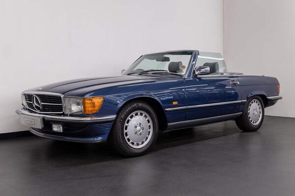 Mercedes-Benz SL view 2