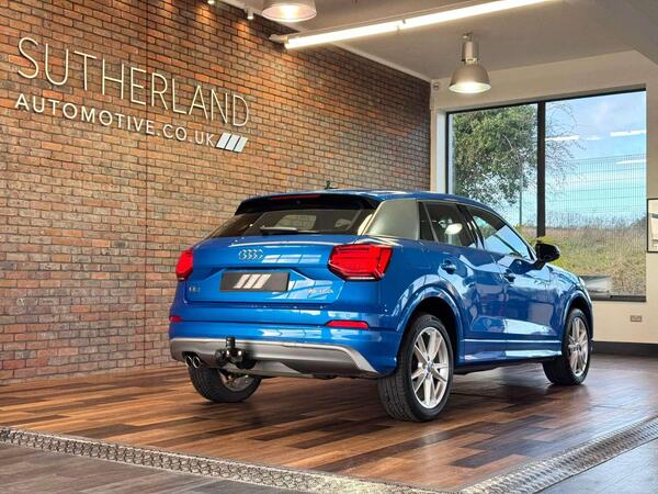 Audi Q2 view 6