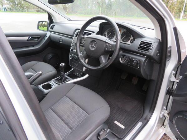 Mercedes-Benz A view 4