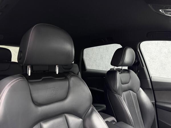Audi Q7 view 5