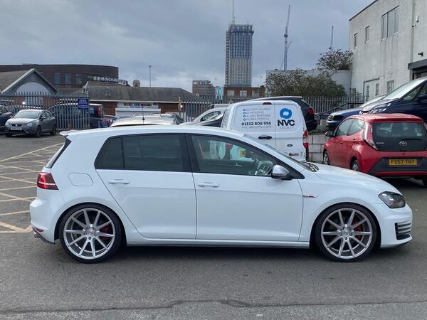 Volkswagen Golf view 4