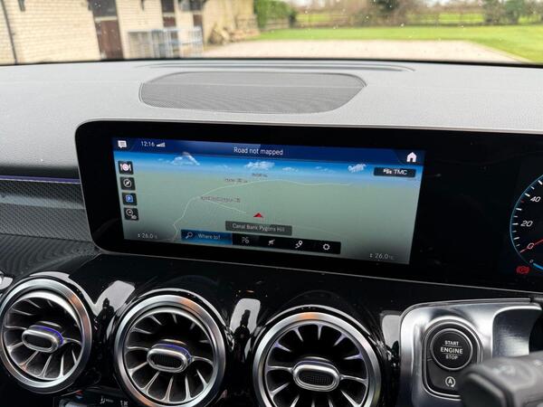 Mercedes-Benz GLB view 4