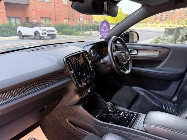 2020 Volvo XC40 2.0 B4 MHEV R-Design Pro Auto Euro 6 (s/s) 5dr
