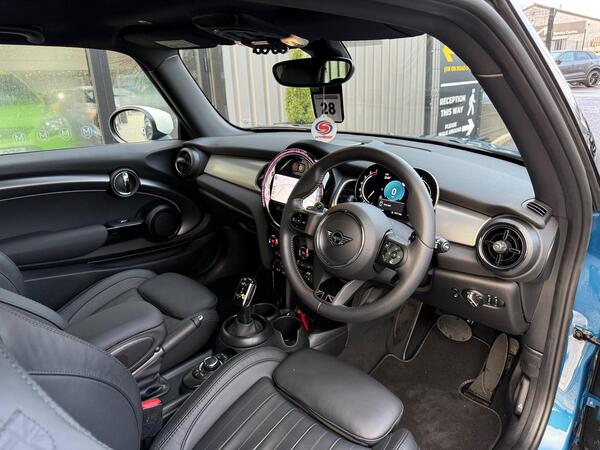 Mini Hatch view 7