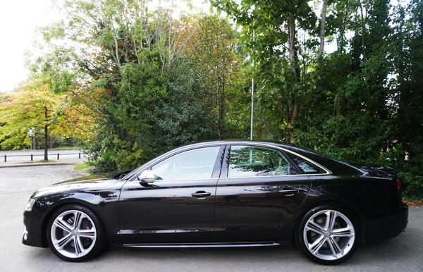 Audi S8 view 2