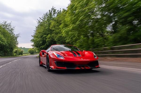 Ferrari 488 Pista photo 2