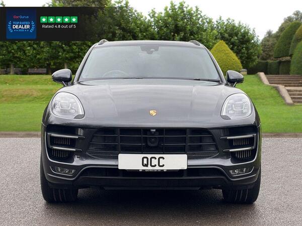 Porsche Macan view 3