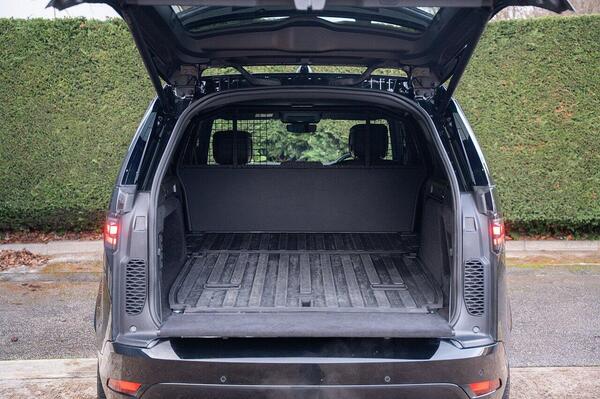 Land Rover Discovery view 2