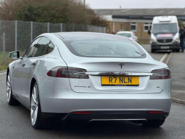 Tesla Model S view 4