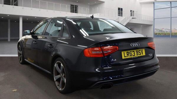 Audi A4 view 7