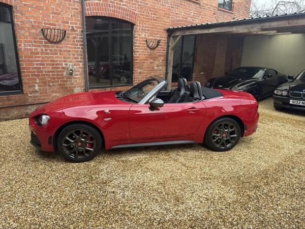 Abarth 124 Spider view 3