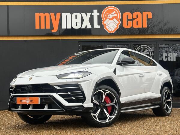 Lamborghini Urus view 5