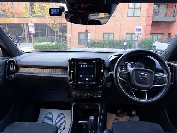 2020 Volvo XC40 2.0 B4 MHEV R-Design Pro Auto Euro 6 (s/s) 5dr