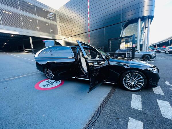 Mercedes-Benz S-Class view 4
