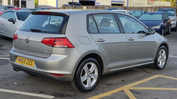 Volkswagen Golf view 6