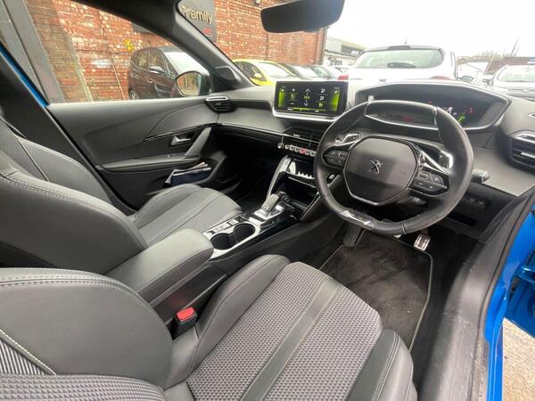 Peugeot 208 view 2