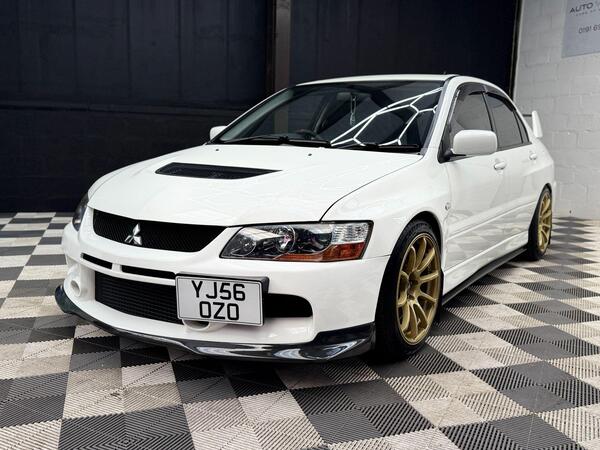 Mitsubishi Lancer view 4