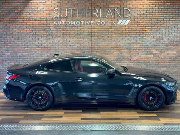 BMW M4 view 4