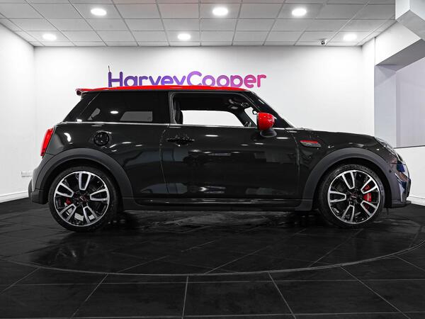 Mini Hatch view 4