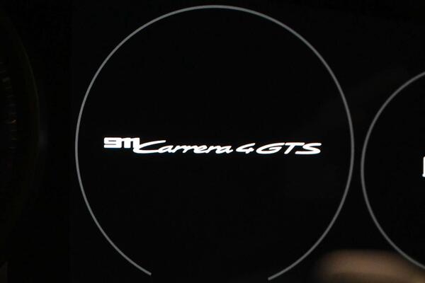 Porsche 911 view 5