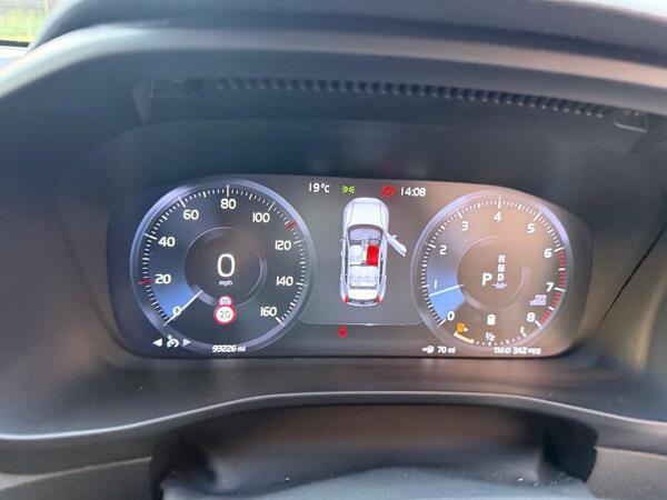 2020 Volvo XC40 2.0 B4 MHEV R-Design Pro Auto Euro 6 (s/s) 5dr