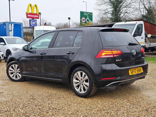 Volkswagen Golf view 4