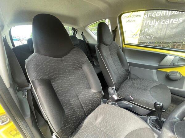Peugeot 107 view 2