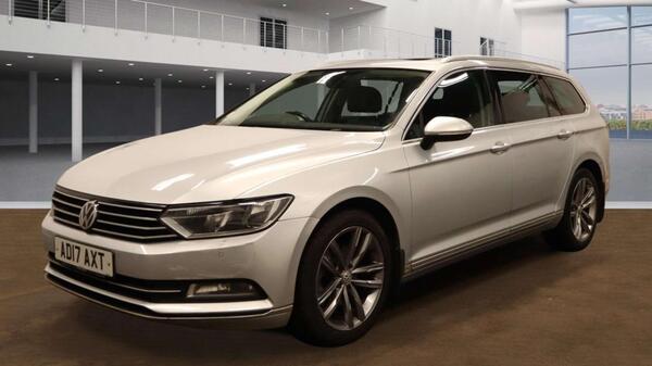 Volkswagen Passat view 2
