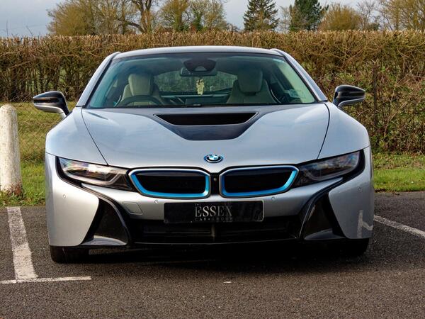 BMW I8 view 3