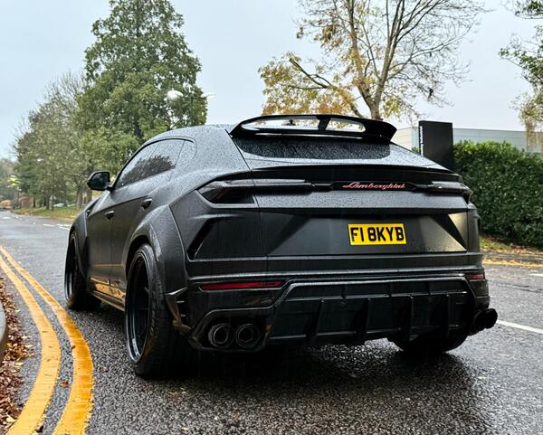 Lamborghini Urus view 7