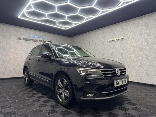 Volkswagen Tiguan view 4