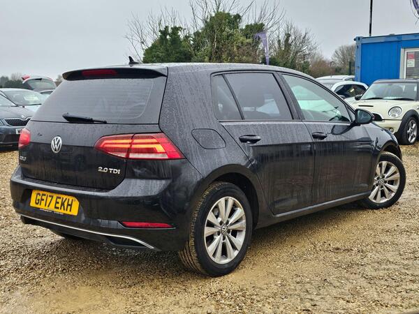 Volkswagen Golf view 3