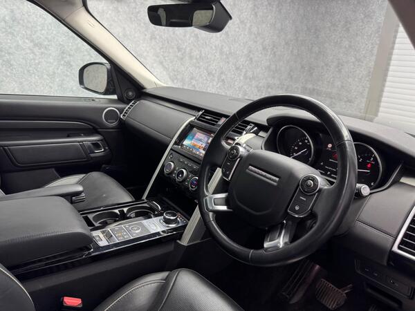 Land Rover Discovery view 2