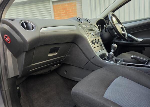 2013 Ford Mondeo 1.6 TDCi ECOnetic Edge Euro 5 (s/s) 5dr